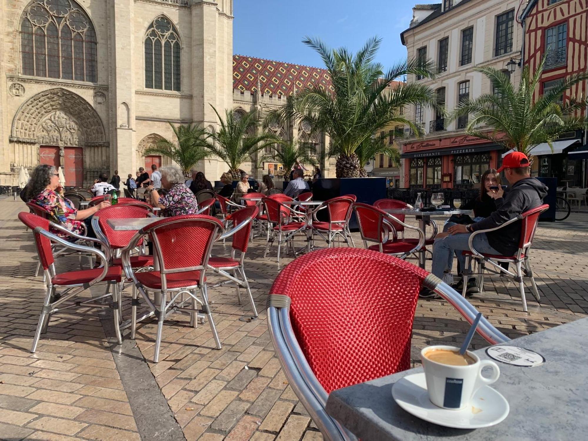 Villa Fontaine Avec Piscine Interieur Chauffee-Maison De Campagne Familiale -Ideal Vacances Ou Sejour Professionnel -3 Chambres-Bureau Separe -Lit Bebe - Parking Facile & Gratuit المظهر الخارجي الصورة